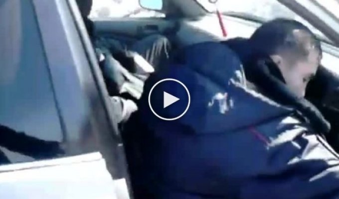 В Бурятии пьяные полицейские съехали на машине в кювет