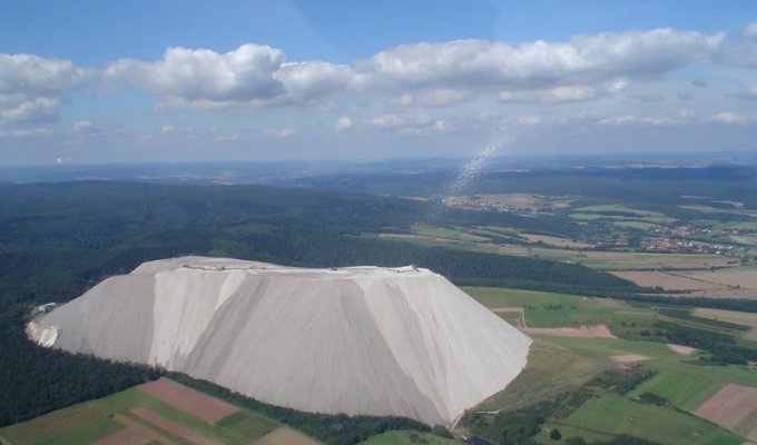 Самая большая в мире гора поваренной соли (26 фото + 2 видео)