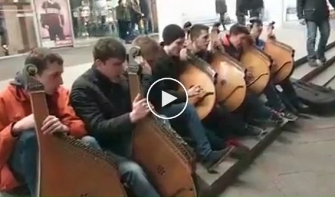 Как бандуристы наполняли киевское метро украинским духом