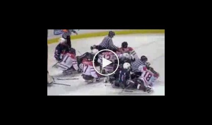Драка инвалидов спорта в хокее