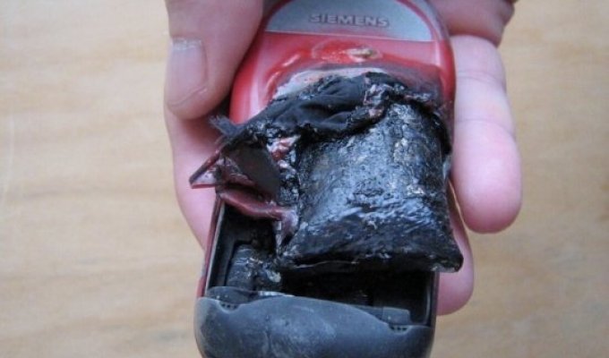 Вот так взрываются аккамуляторы у телефонов (8 фото)