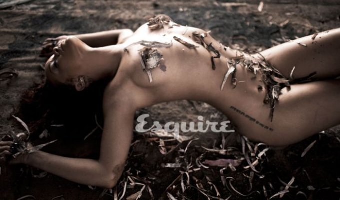 Откровенная фотосессия Рианны для журнала Esquire (8 Фото)