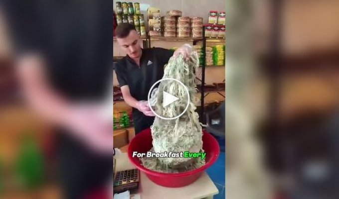 Похож на плесневелую веревку, но в Турции его едят на завтрак каждый день