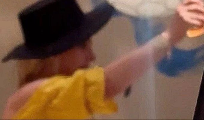 Бритни Спирс устроила дебош (8 фото + видео)