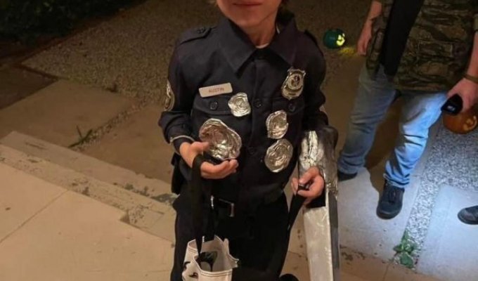 The best costume for a child based on "Terminator" (3 photos)