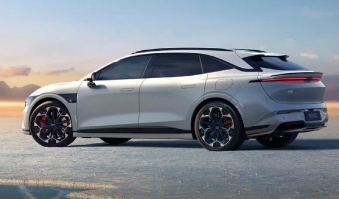 Зикр 007 в Украине: премиальный электроседан, который удивил рынок