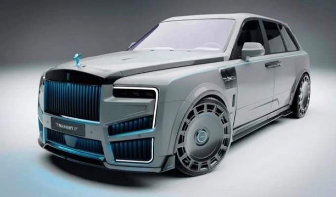 На продажу выставили очень дорогой Rolls-Royce Cullinan от Mansory (16 фото)
