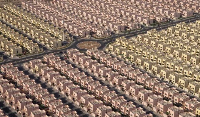 Архитектурный ад в Дубае (6 фото)