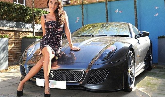 Дочь хозяина Формулы 1 снялась в фотосессии с Ferrari (4 фото)