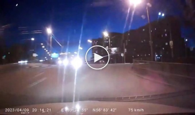Автомобилиста вывел из себя мужчина, переходивший дорогу на красный свет