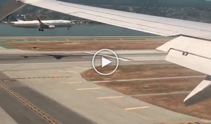 Два пасажирські літаки одночасно заходять на посадку