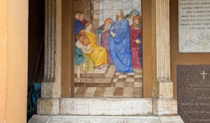 What is depicted in the Teutonic Cemetery in the Vatican? (14 photos)