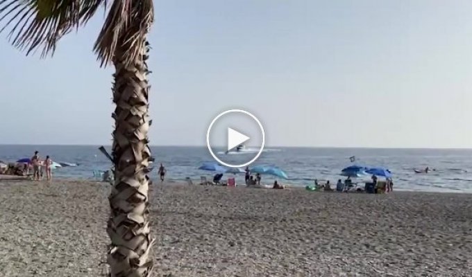 Отдыхающие на пляже помогли задержать контрабандистов в Испании
