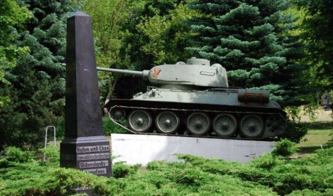 Советские танки-памятники в Германии Т-34 в Лалендорфе (28 фото)