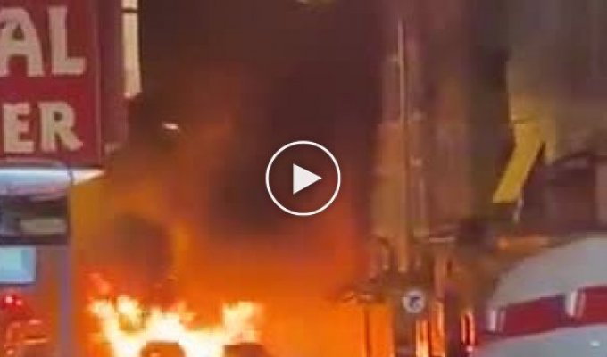 Еще один теракт. В Стамбуле взорвался заминированный автомобиль