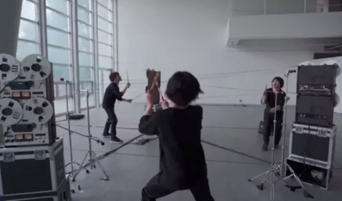 Японцы создали жанр «магнитный панк» (1 фото + 3 видео)