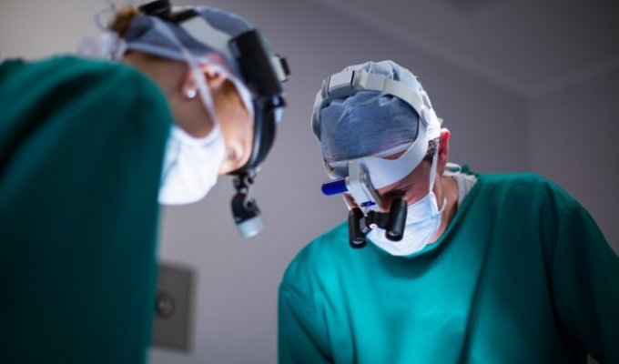 Налобний освітлювач у роботі: ключові параметри, які варто врахувати при виборі