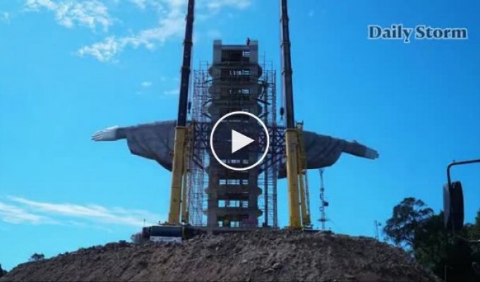 В бразильском городе Энкантадо строят статую Иисуса в 43 метра