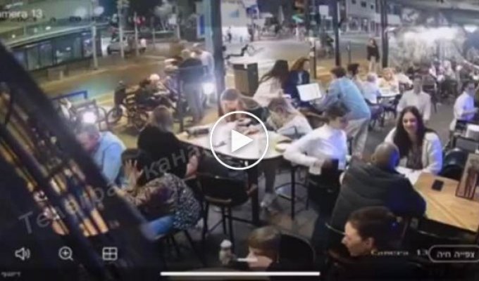 Нападение со стрельбой в Тель-Авиве попало на видео