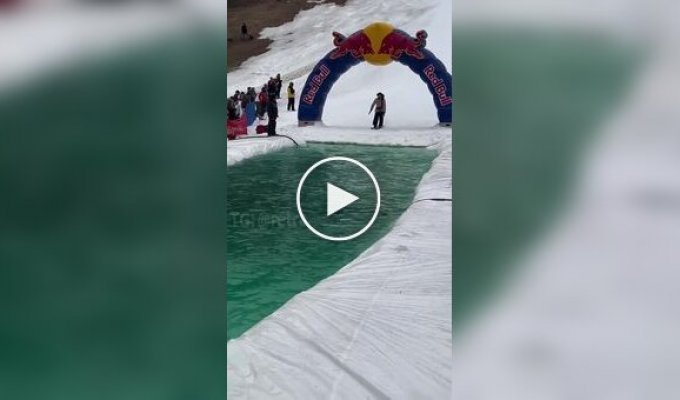 A funny performance at the closing of the ski season in New York from Red Bull