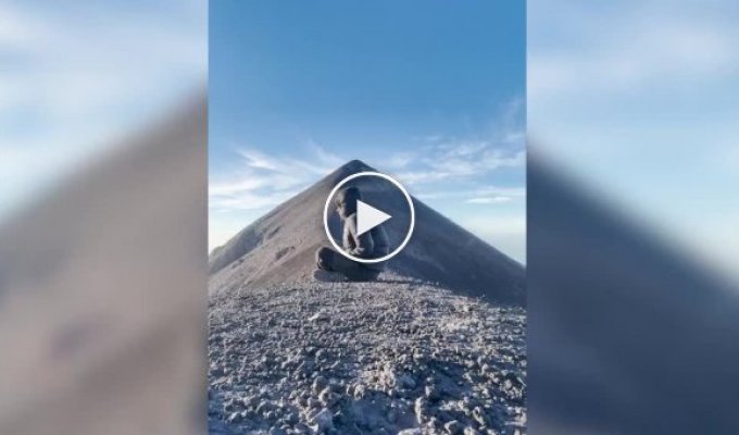 Парень из Гватемалы хотел снять процесс медитации, а снял извержение вулкана