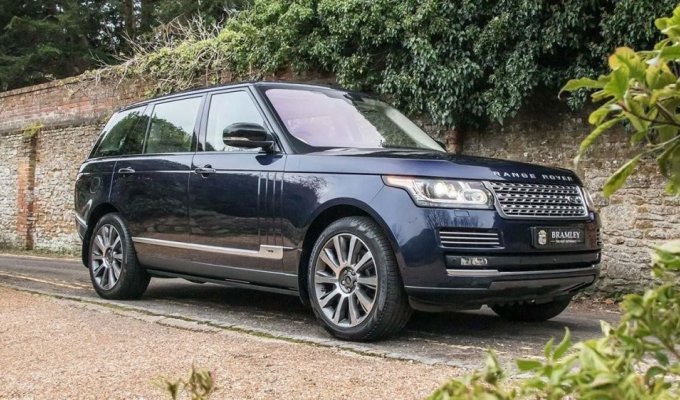 The Range Rover in which Elizabeth II and Barack Obama sat is put up for sale (24 photos)
