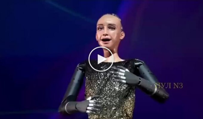 In Hong Kong, a humanoid robot sang with a live orchestra for the first time