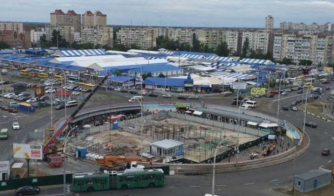 Как киевляне сорвали планы застройщика и Кличко относительно ТРЦ над станцией метро