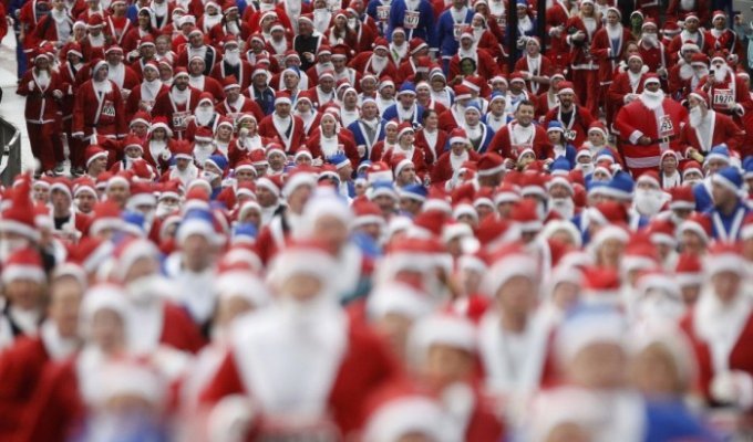Забег Санта-Клаусов в Ливерпуле (9 фото)