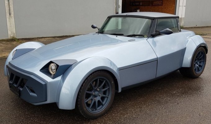 A sports car with a strange appearance is put up for sale (18 photos)