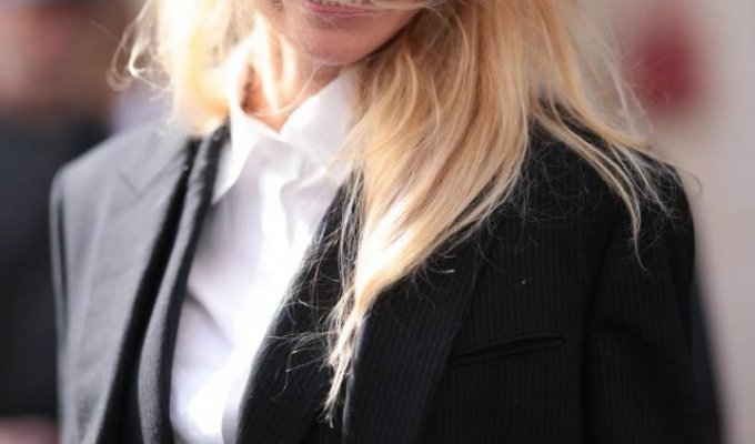 Pamela Anderson stopped wearing makeup (2 photos)