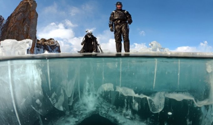 Погружение под лед Байкала (15 фото)