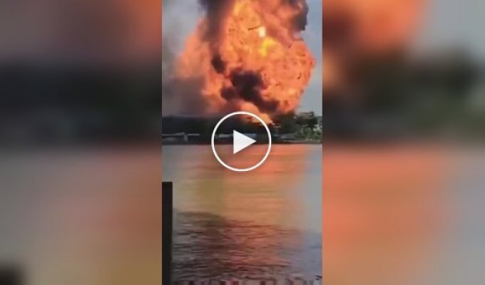 Взрыв на заводе в Китае попал на видео