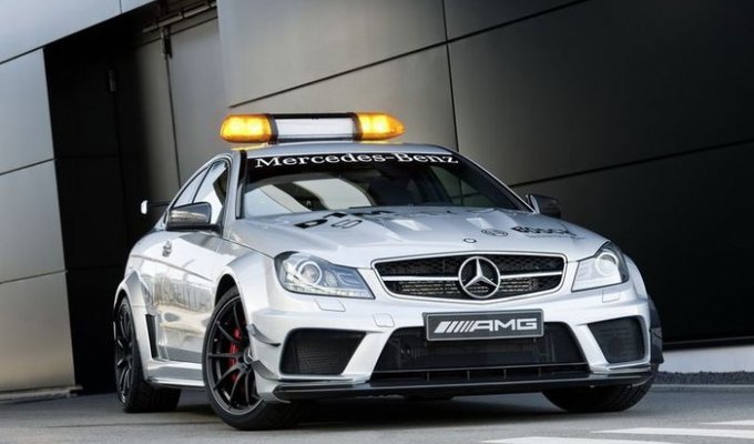 Safety Car из C63 AMG Coupe Black Series (13 фото)