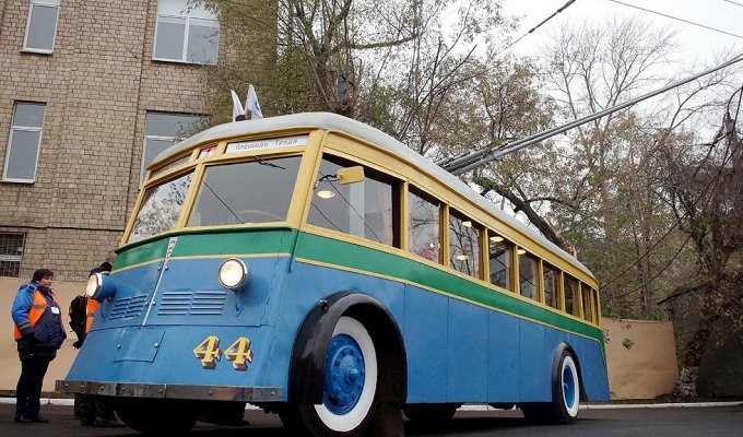 Парад ретро-троллейбусов в Москве (40 фото)