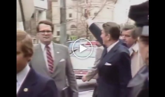 Реакция президента США Рональда Рейгана на звук лопнувшего воздушного шарика