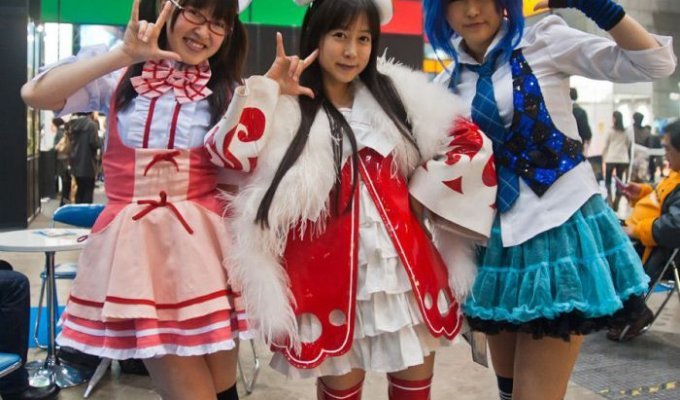 Милые девушки с Токийского Аниме-шоу 2012 (24 фото)