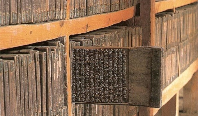 The secret that Buddhist monks encrypted in ancient texts (4 photos)