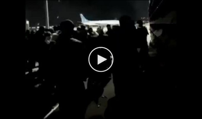 Protesters at Makhachkala airport threw stones at police in search of Jews