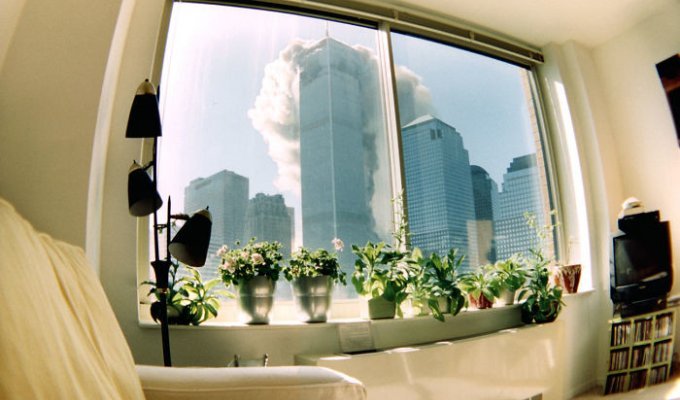 16 лет со дня теракта в Нью-Йорке: редкие фотографии башен-близнецов (21 фото)