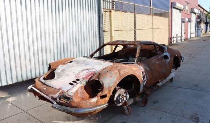 Сгоревший Ferrari Dino 1972 года выставили на продажу за 150 000 $ (9 фото)