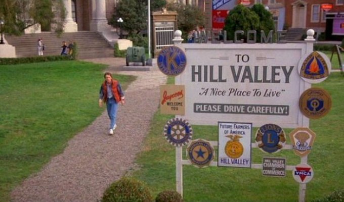 Hill Valley then and now (56 photos)