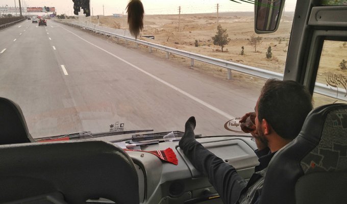 Путешествие по Ирану на автобусе (32 фото + 2 видео)