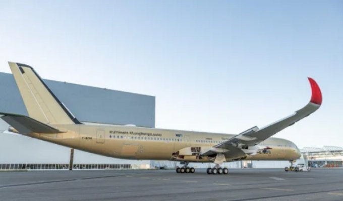 Невероятный самолет Airbus A350-1000ULR (4 фото)