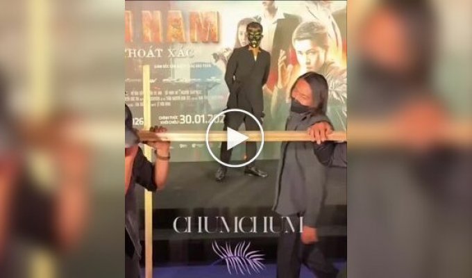 Смешной фейл: забыли подпилить доски для актеров