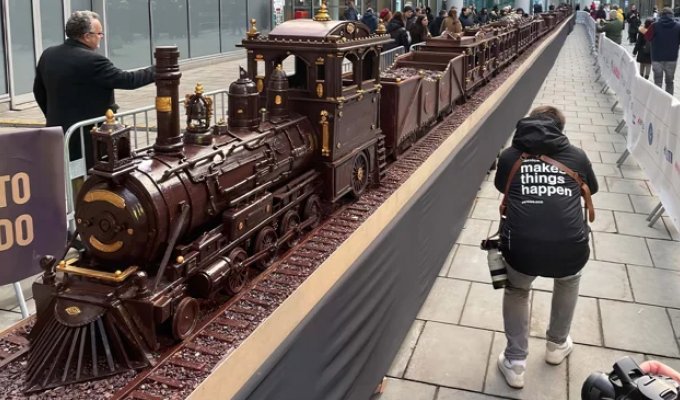 Самая длинная в мире шоколадная скульптура (3 фото + 1 видео)