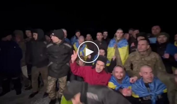Более 200 украинских солдат и мирных жителей были возвращены из российского плена в рамках нового обмена пленными