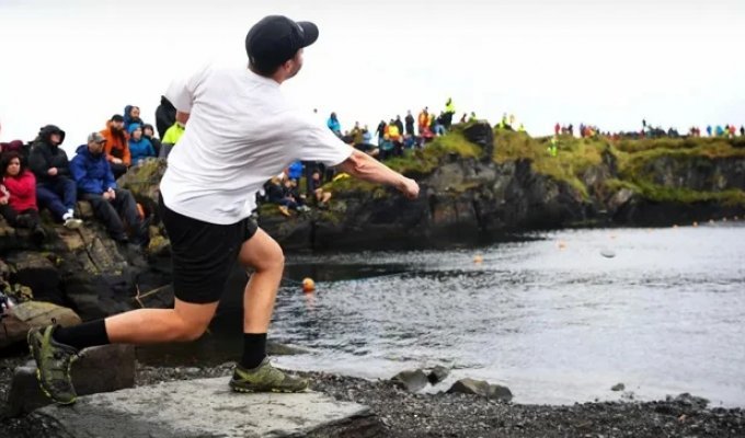 World Stone Throwing Championships (4 photos + 1 video)