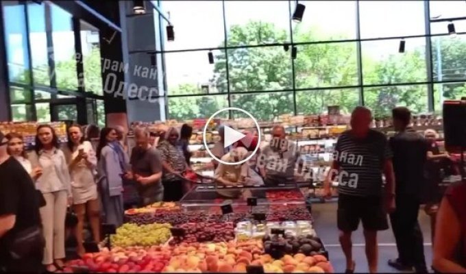Одессит не поделил дорогу с отражением в зеркале