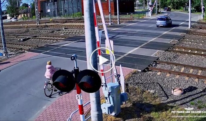 Poland, train, level crossing – 4 (no train)